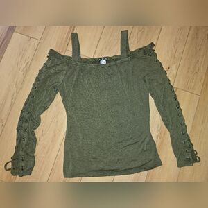VENUS OPEN SHOULDER BRAIDED SLEEVE Top Size Large Dark Green Womens
